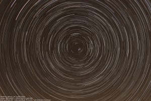 Startrails-Polare-14-07-2015txt-1280px.jpg