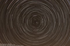 Startrails-Polare-14-07-2015txt-1280px.jpg
